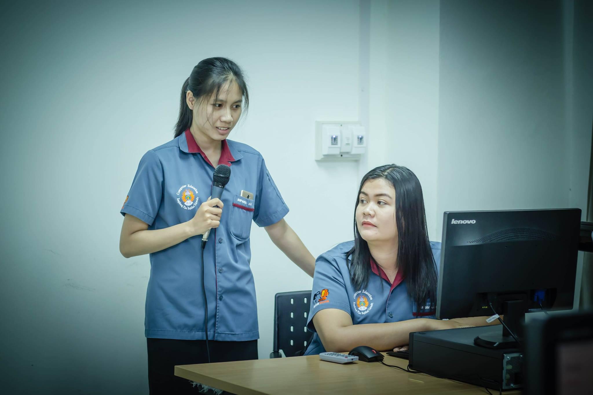 10. โครงการฝึกอมรมการใช้งาน google site นักศึกษาโปรแกรมวิชาคอมพิวเตอร์ ชั้นปีที่ 2 วันที่ 29 พฤศจิกายน 2017